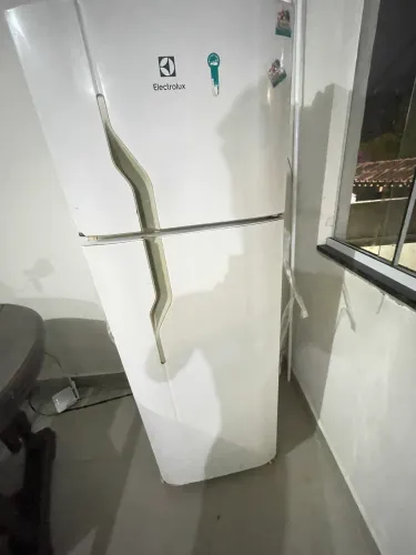 Vendo geladeira com detalhes