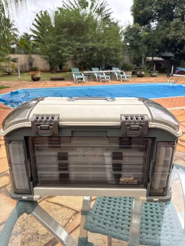 Vendo caixa de Pesca Plano modelo 787 nova.