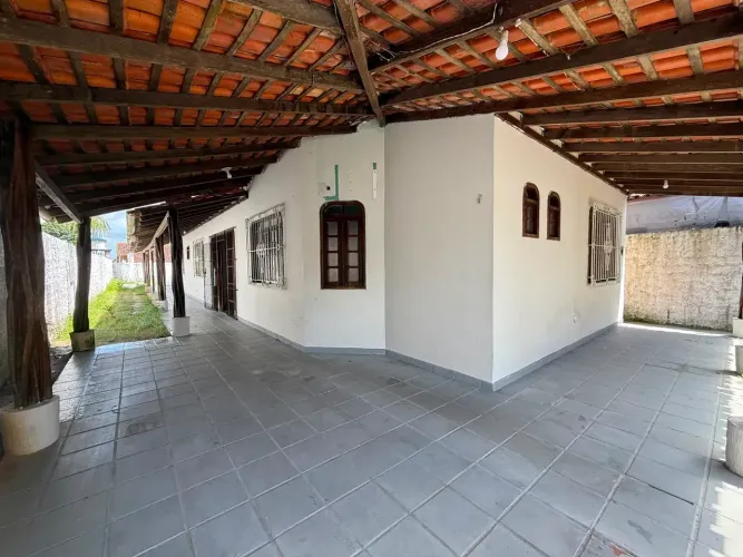Casa para alugar com 150m² | Centro de Capanema | 2 vagas de garagem | 4 Quartos (2 Suítes