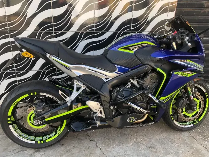 Vendo CBR650F ano 2018 com 9086 km rodada