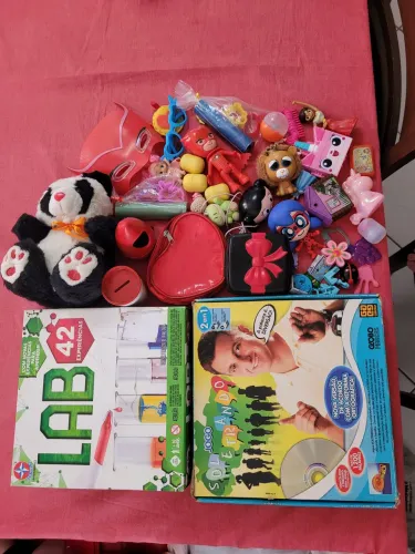 Kit de brinquedos c quase 50 itens, e muito mais