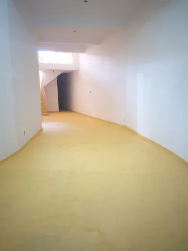 Imóvel misto no Cambuci, com salão piso térreo, piso superior com 4 salas. Para renda! Inv