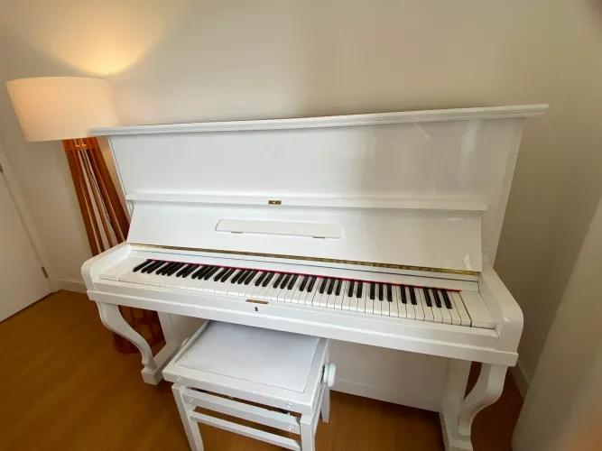 Piano Halben Branco