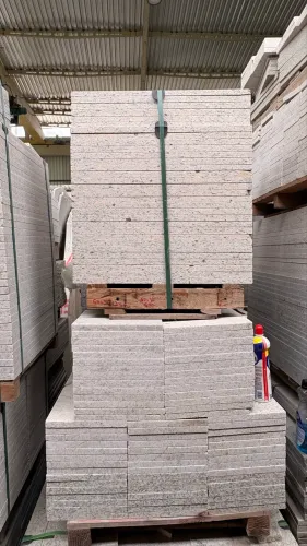 Paletes de mármore e granito disponíveis