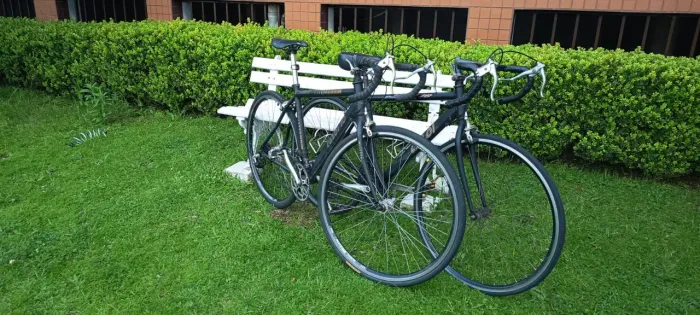 2 Bicicleta Caloi 10 Preta com acessórios.