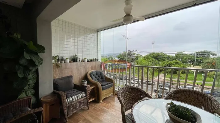 Apartamento com 3 dormitórios frente a praia à venda, 161 m² por R$ 2.200.000 - Gonzaga -