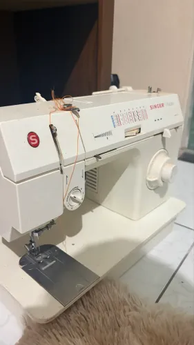 Máquina de Costura Singer Facilita Eletrônica - Completa com pedal