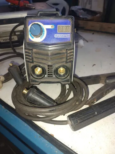 Máquina de solda com máscara automaquica.