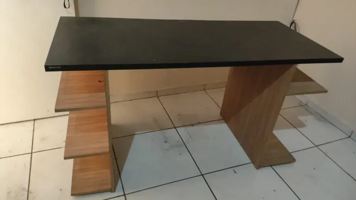 Mesa para quarto/escritório