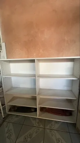 Estante para Livros / Expositor em MDF Claro (1,00m x 1,20m) - Nova e com Rodízios!