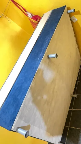 Cama semi nova
