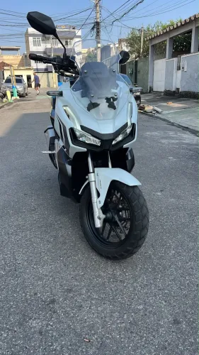 Vendo honda adv 150 zera !