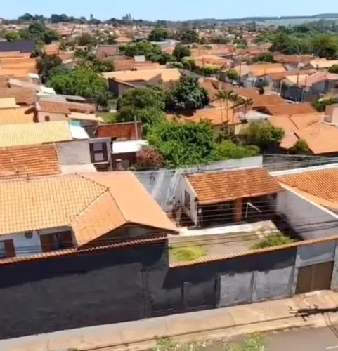 Casa de esquina ótima localização