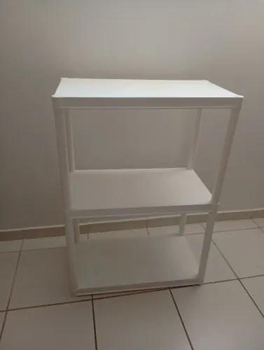 Estante plástico .