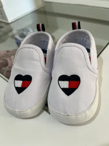 Sapatinho da Tommy Hilfiger de bebê Novo sem uso