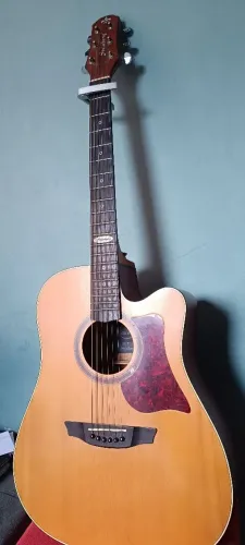 Vende um violão strinberg