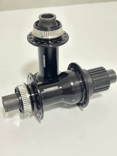 Par de Cubos Shimano HB-TC500-B e FH-TC500-MS-B Boost 32F 12v Micro Spline (NOVO)