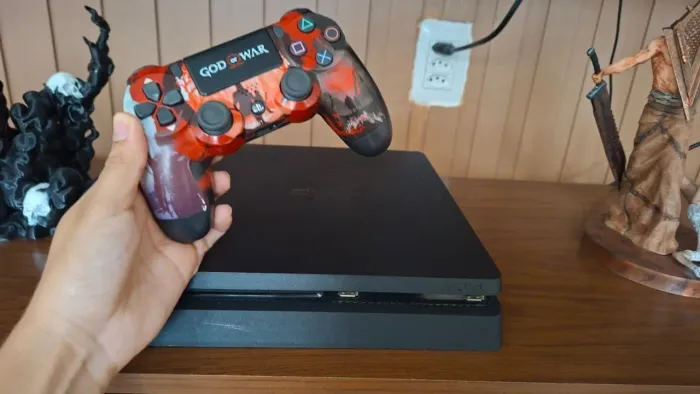 Ps4 slim com defeito + controle  (precisa de reballing)