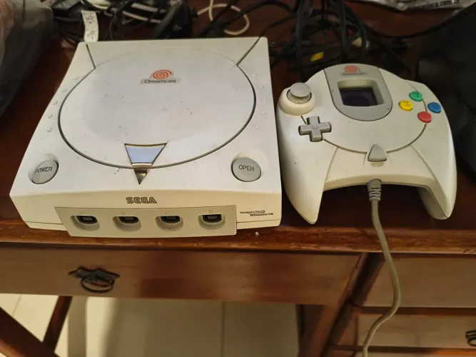 Dreamcast com acessórios