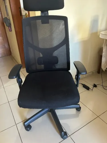 Cadeira de escritório da marca Cavaletti YON