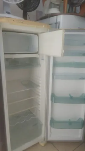 Geladeira Electrolux pequena 1 porta energia 110v