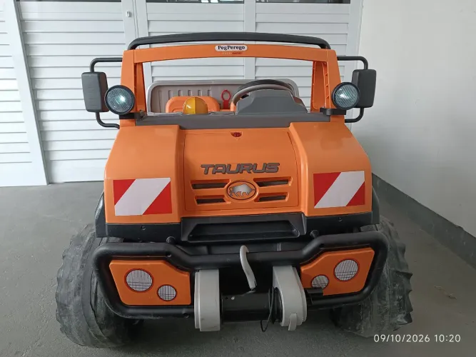 Mini Caminhão elétrico Peg Perego TAURUS. (12V, 2 lugares) com UP grade nas rodas