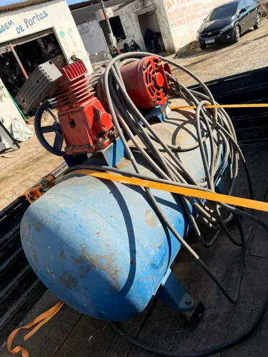 Compressor de Ar Industrial 175L com Motor WEG Trifásico 2 CV