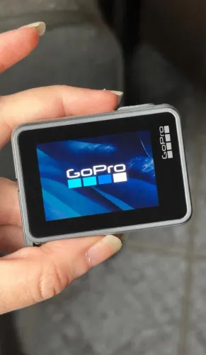 Câmera GoPro HERO5 a prova d'agua com tela touch e comando de voz
