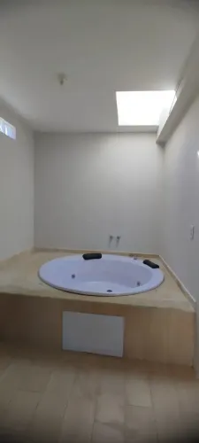 Casa com 3 quartos sendo uma suíte com hidro em terreno de 357 m² no Parque Bandeirantes