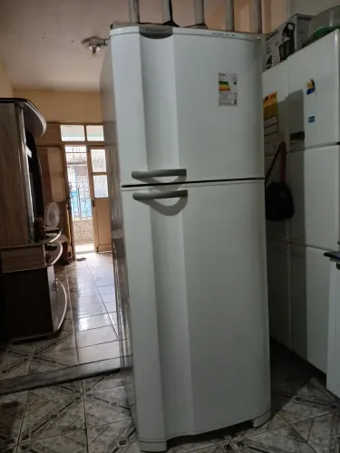 Vendo geladeira electrolux 450 litros