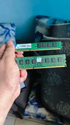2 pentes de memória ram 8gb + 1 pente de 4gb DDR3