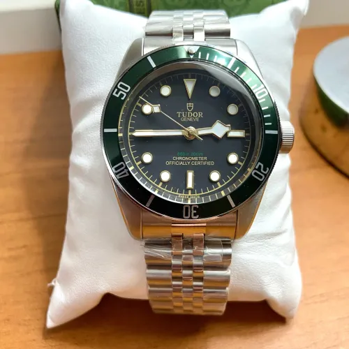 Relógio Tudor Geneve Black bay bezel verde 41mm automático