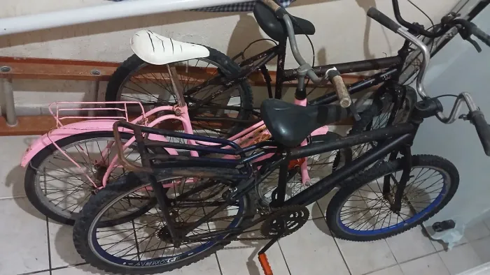 Vendo 3 bicicletas. 120 reais infantil