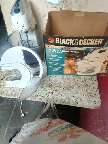 Batedeira com Pedestal Black & Decker Turbo 300W, 5 velocidades