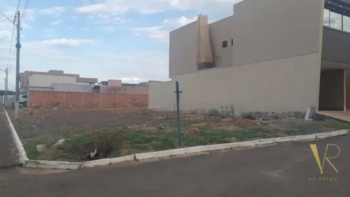Lote de esquina que você procurava + um de fundos total 500m²