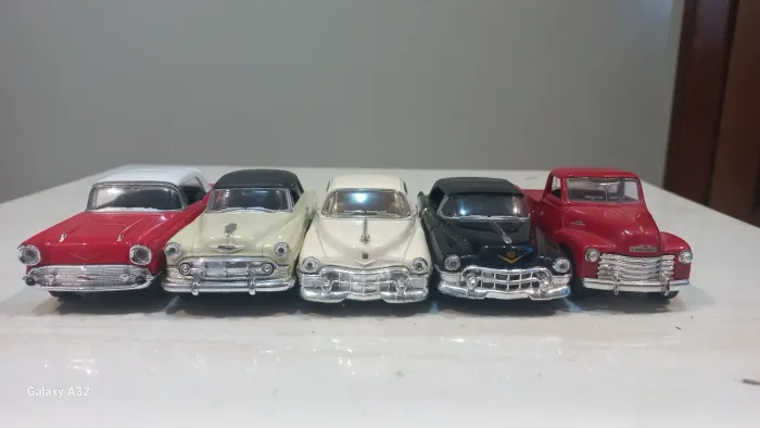 Miniaturas de veículos escala 1/36 (leia o anúncio)