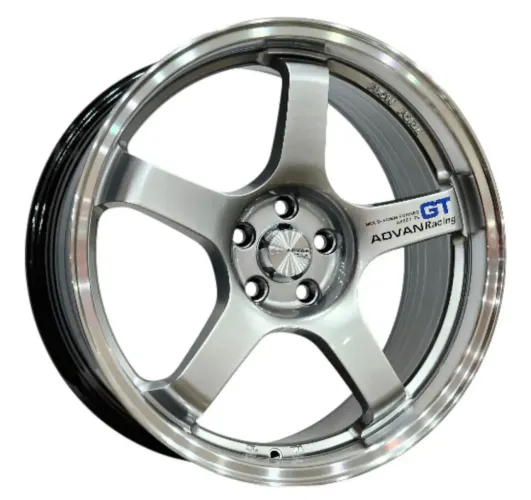 Rodas ADVAN GT aro 18 com pneus 