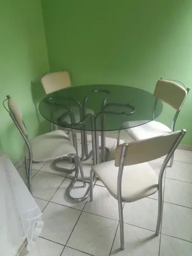 Mesa com 4 cadeiras