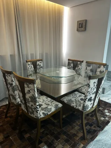 Mesa de jantar 6 cadeiras + mesa giratória