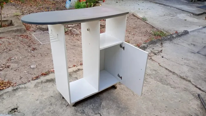 Vendo mesa passar roupa bom estado