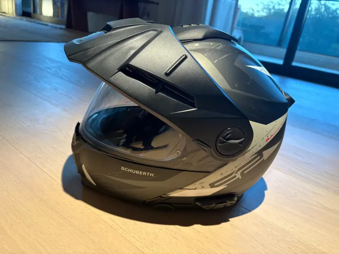 CAPACETE SCHUBERTH E2 EXPLORER + INTERCOMUNICADOR SCHUBERTH SC2 C5/E2/S3