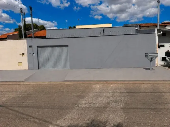 Casa Nova e Moderna no Jardim Florença - Aparecida de Goiânia