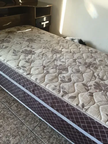 Vende cama box de solteiro com a cabeceira estado usada