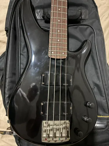 Baixo Ibanez Roadstar