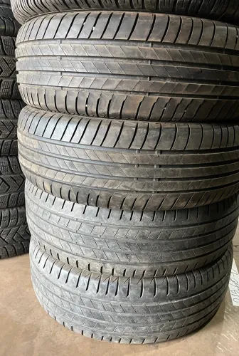 Jogo de pneus 17 Creta , Captur , Compass 215/60 R17 semi novos 