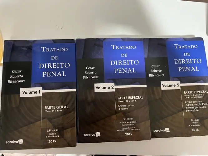 LIVROS DE DIREITO SEMINOVOS