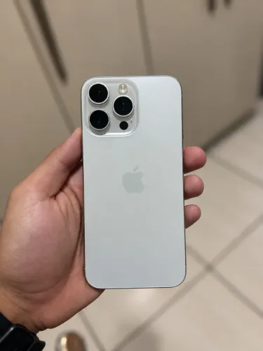 Apple iPhone 15 Pro Max 256GB - Bateria 84%