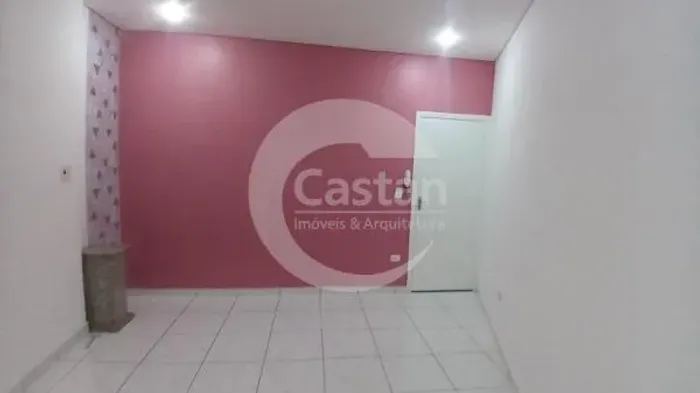 sala comercial com ar condicionado ao lado da estação