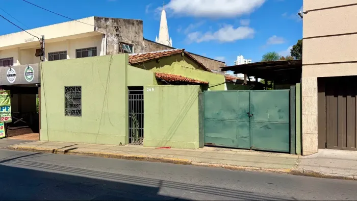 Casa residencial exclusiva para aluguel em Cuiabá - 2Q/1Suíte, frente, 2 vagas