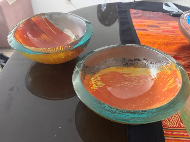 02 (dois) Bowl de vidro da artista Regina Medeiros